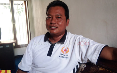 Lukman Mundur, Kaji Tajib Nahkodai KONI